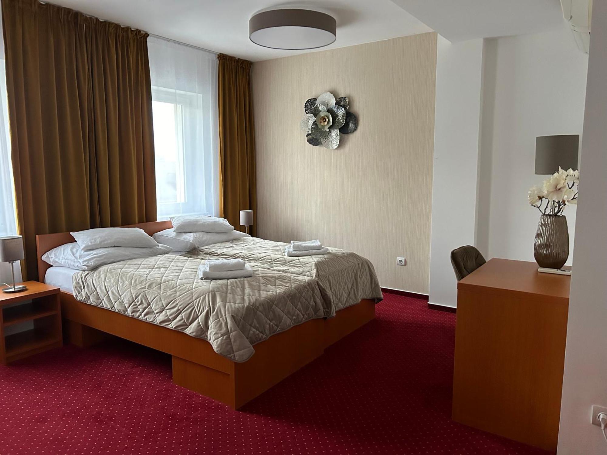 Hotel Evan U Hoffera Topoľcany Bagian luar foto