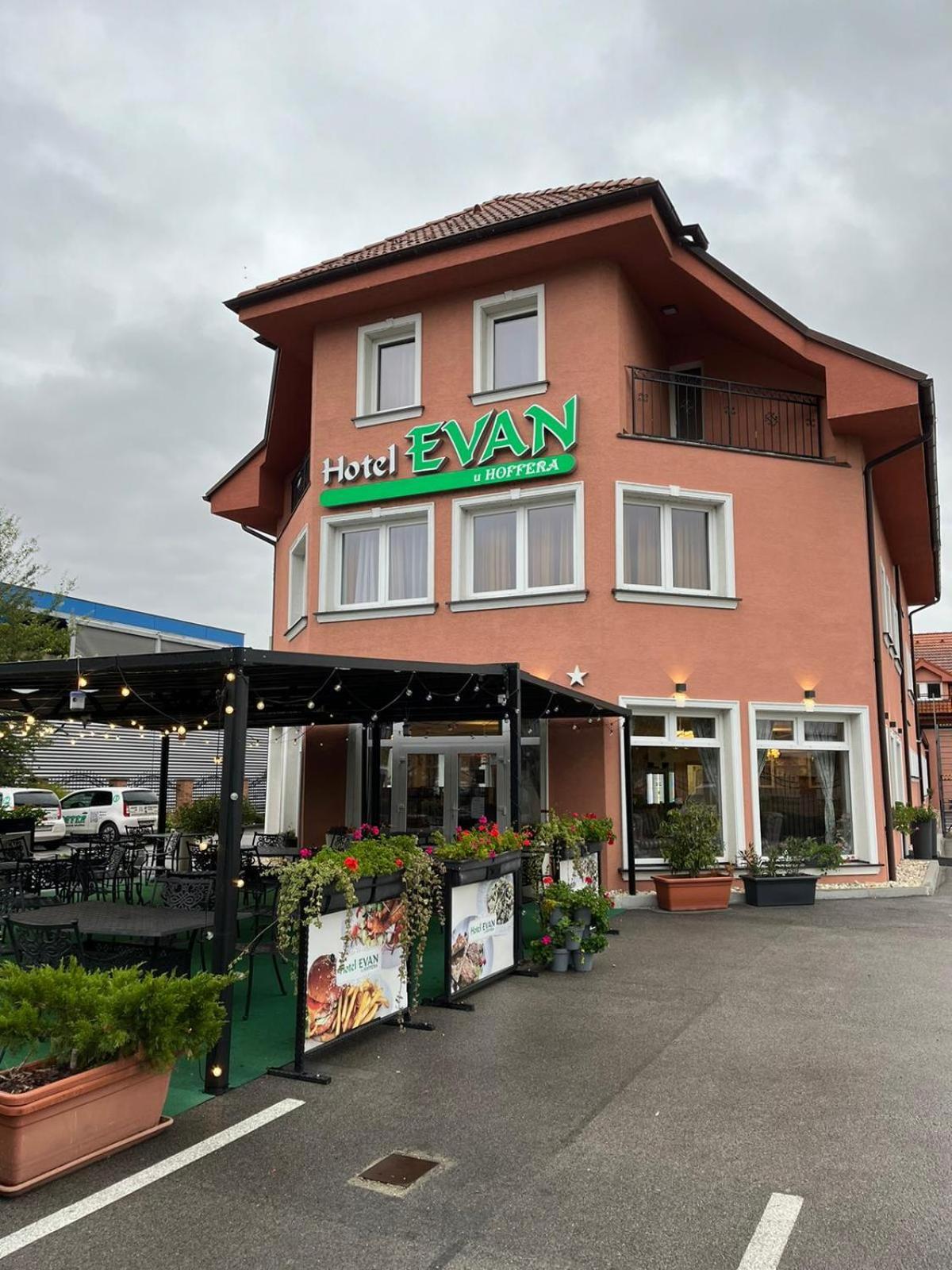Hotel Evan U Hoffera Topoľcany Bagian luar foto