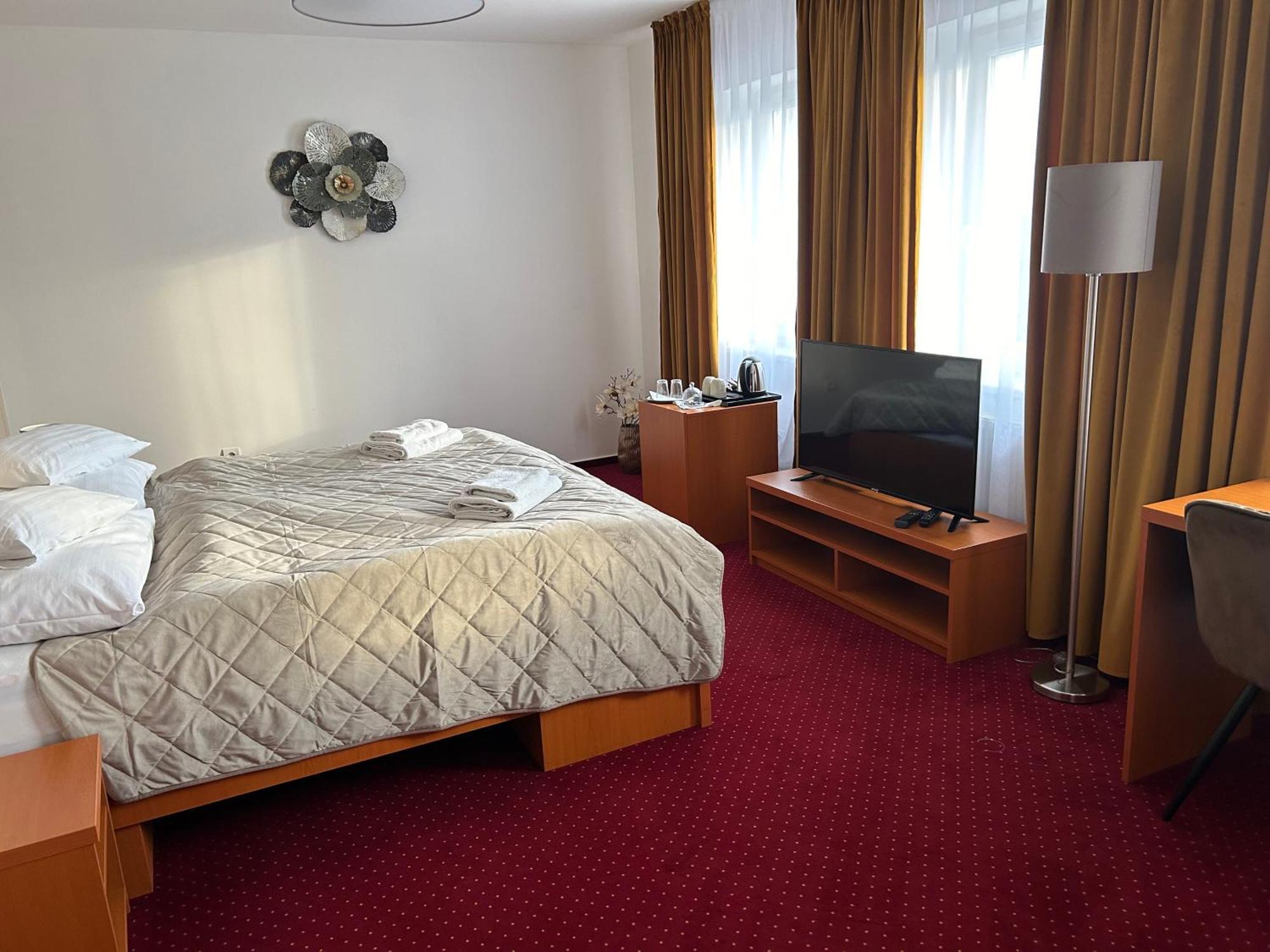 Hotel Evan U Hoffera Topoľcany Bagian luar foto