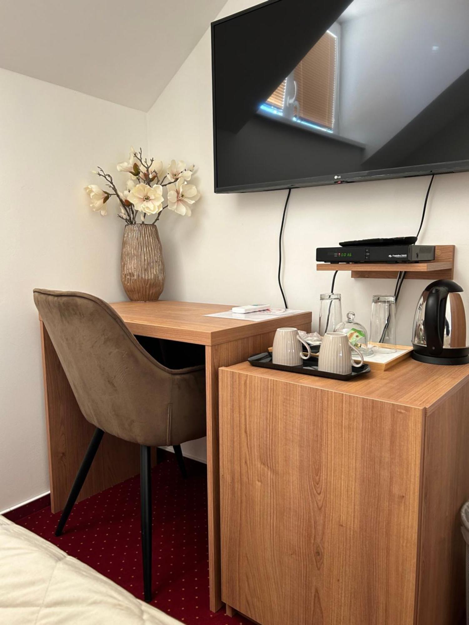 Hotel Evan U Hoffera Topoľcany Bagian luar foto