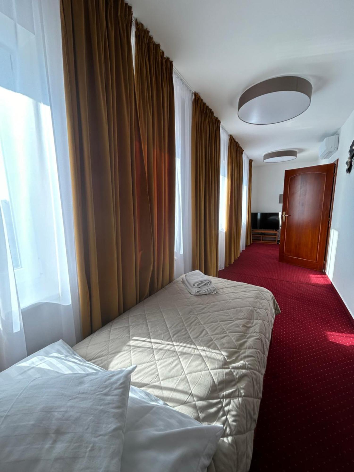 Hotel Evan U Hoffera Topoľcany Bagian luar foto