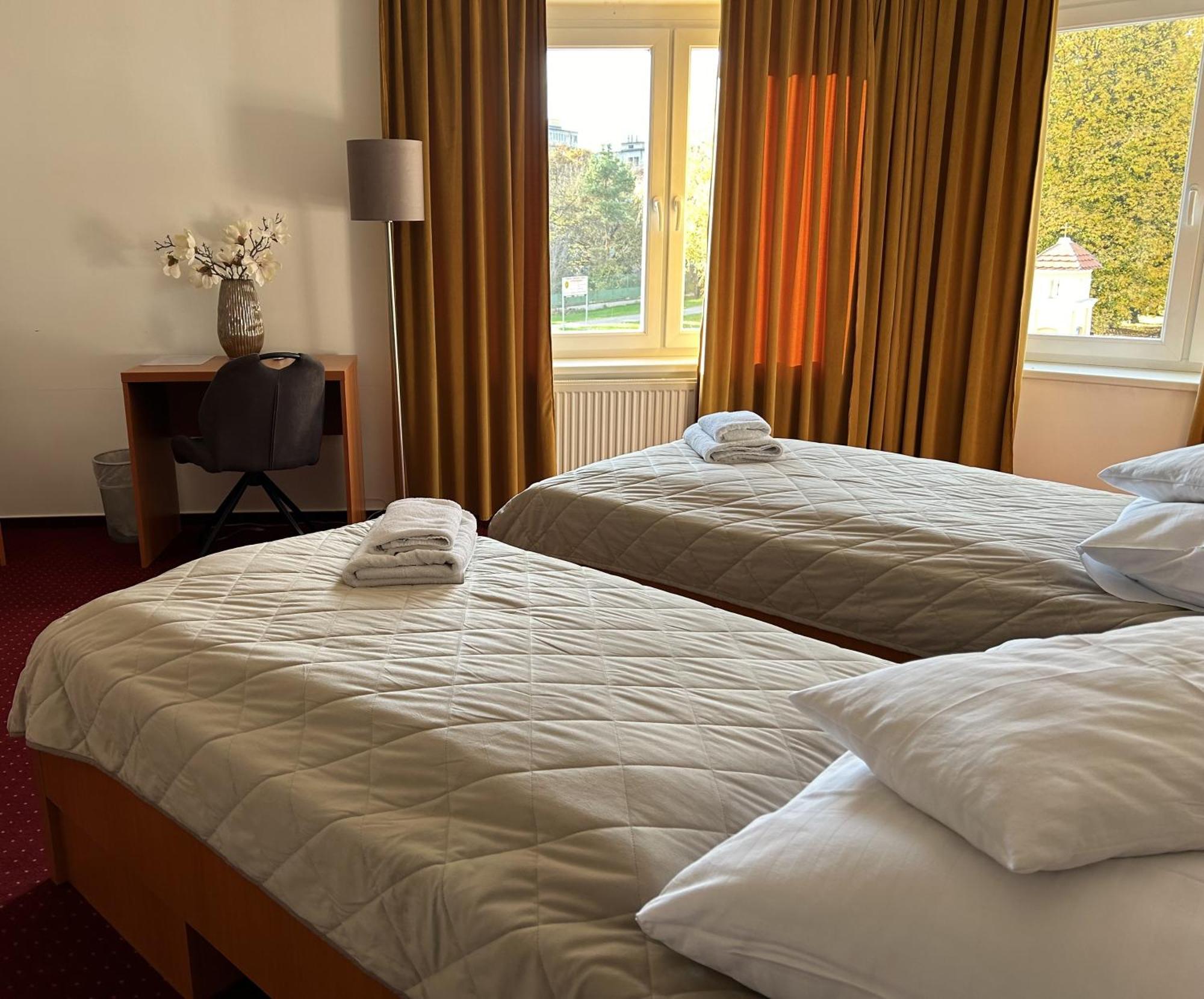 Hotel Evan U Hoffera Topoľcany Bagian luar foto