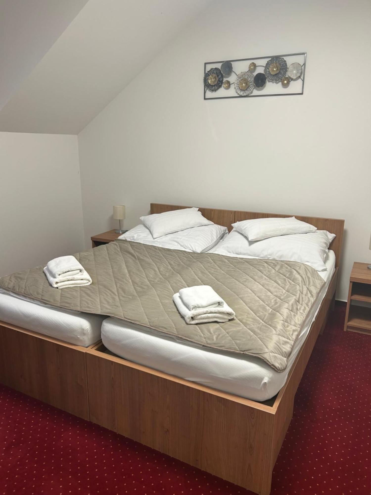 Hotel Evan U Hoffera Topoľcany Bagian luar foto