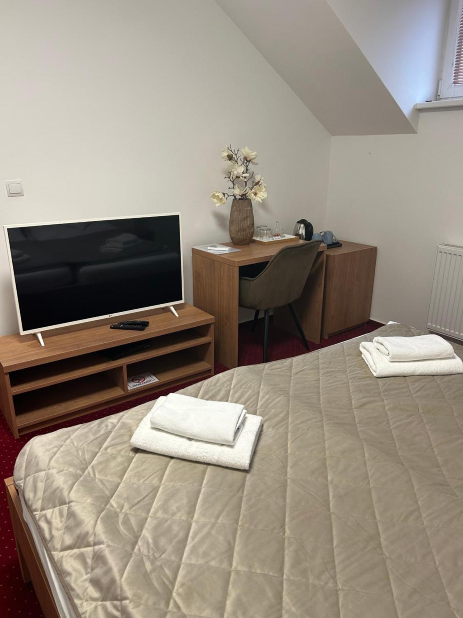 Hotel Evan U Hoffera Topoľcany Bagian luar foto