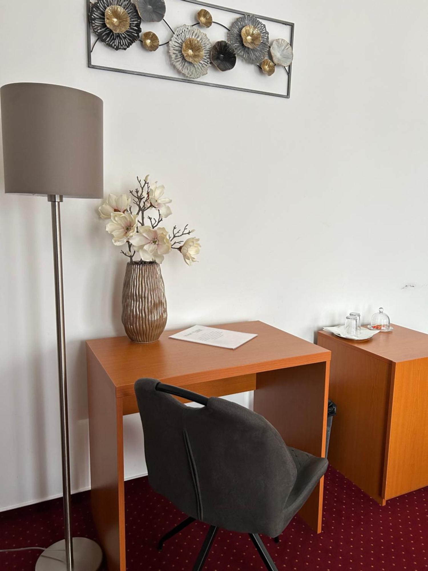 Hotel Evan U Hoffera Topoľcany Bagian luar foto