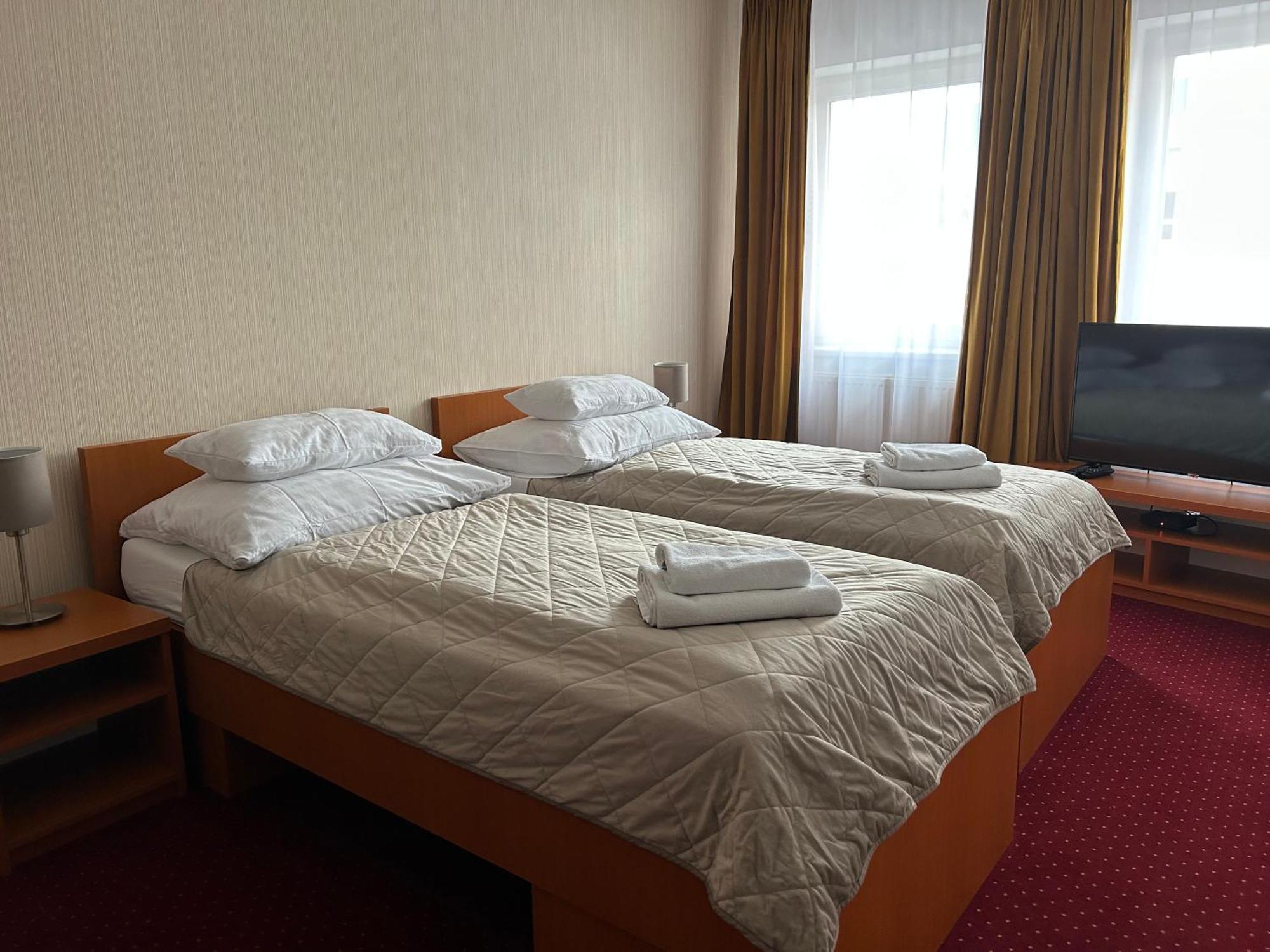 Hotel Evan U Hoffera Topoľcany Bagian luar foto